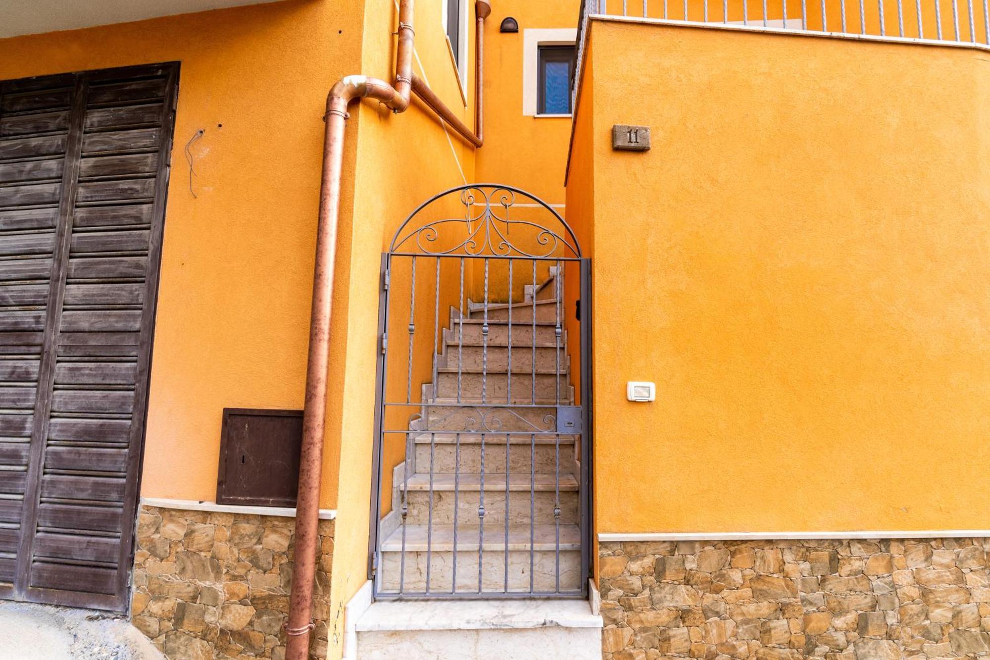 Villa Domus Teja Agira Esterno foto