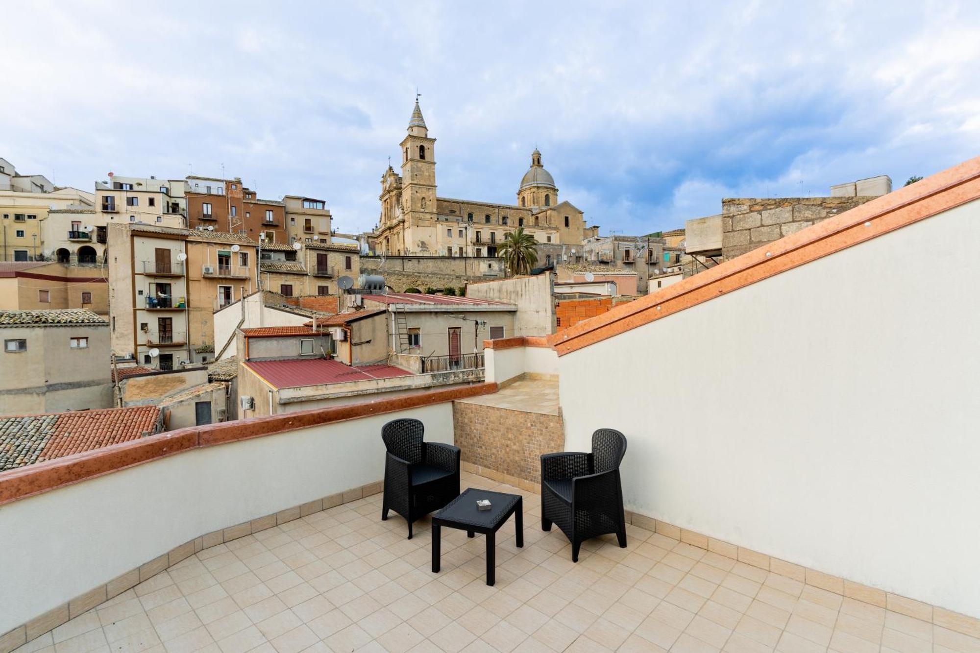 Villa Domus Teja Agira Esterno foto